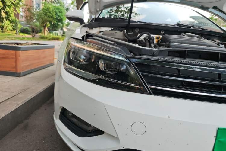 Used Volkswagen Lamando 2018 280TSI DSG Comfort Edition Right Front Headlight