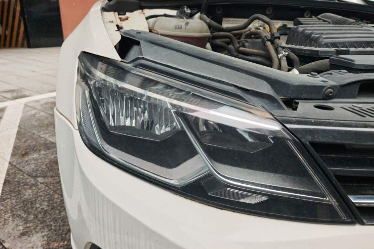 Used Volkswagen Lamando 2018 280TSI DSG Comfort Edition Right Front Headlight