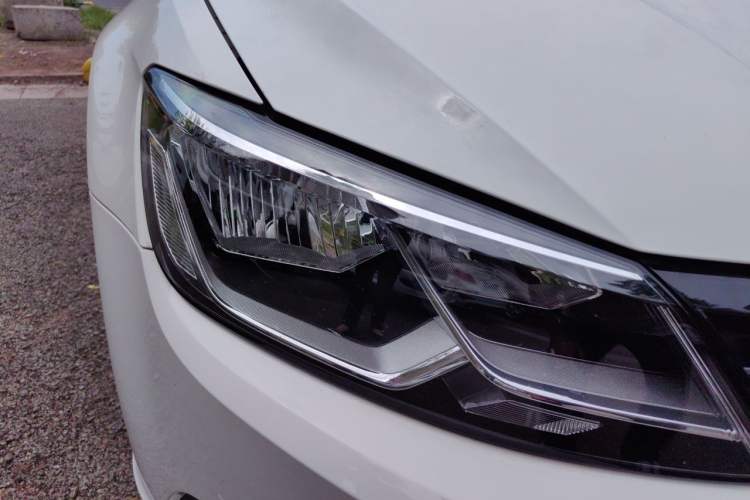 Used Volkswagen Lamando 2018 230TSI Manual Trend Edition Right Front Headlight