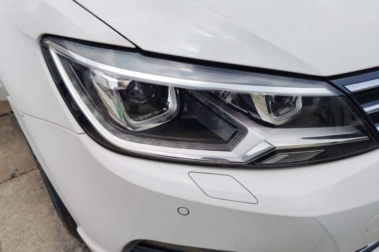 Used Volkswagen Lamando 2018 330TSI DSG Luxury Edition Right Front Headlight