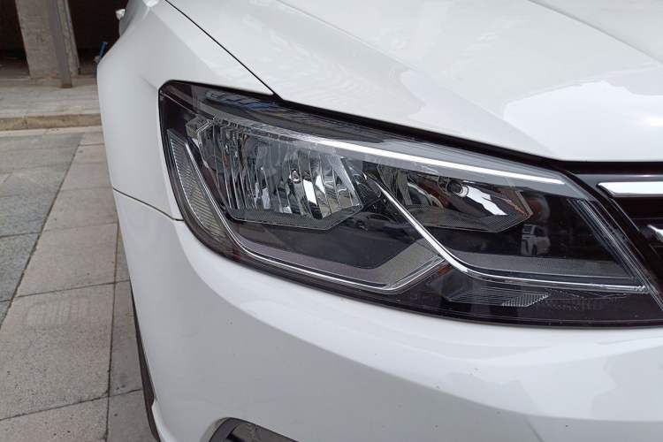 Used Volkswagen Lamando 2018 280TSI DSG Comfort Edition Right Front Headlight