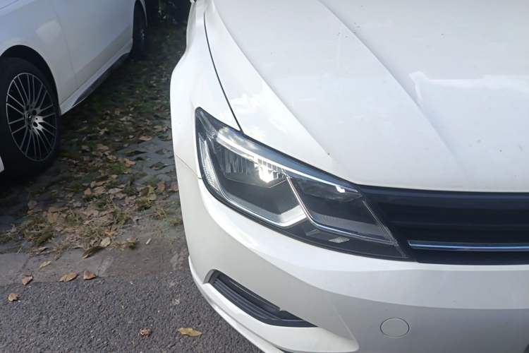 Used Volkswagen Lamando 2018 280TSI DSG Comfort Edition Right Front Headlight