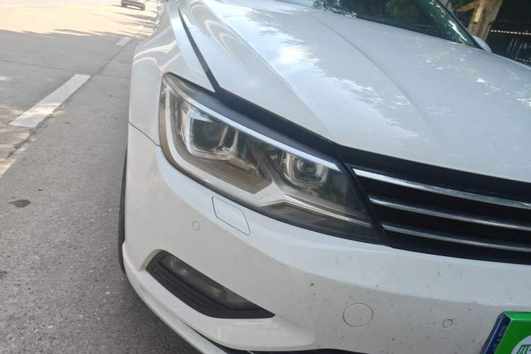 Used Volkswagen Lamando 2018 280TSI DSG Luxury Edition Right Front Headlight