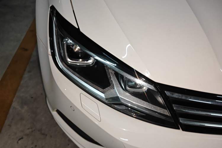 Used Volkswagen Lamando 2018 280TSI DSG Luxury Edition Right Front Headlight