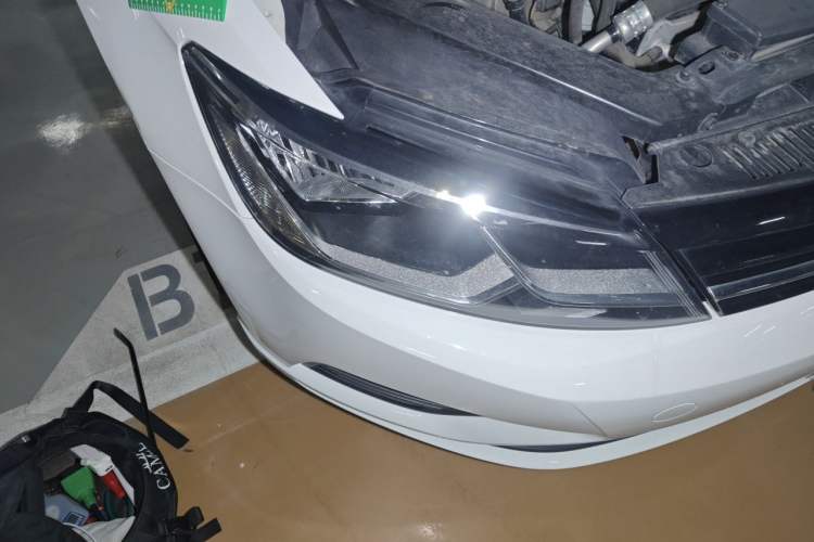 Used Volkswagen Lamando 2018 280TSI DSG Comfort Edition Right Front Headlight