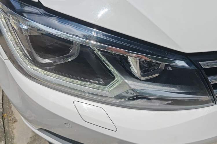 Used Volkswagen Lamando 2018 280TSI DSG Luxury Edition Right Front Headlight