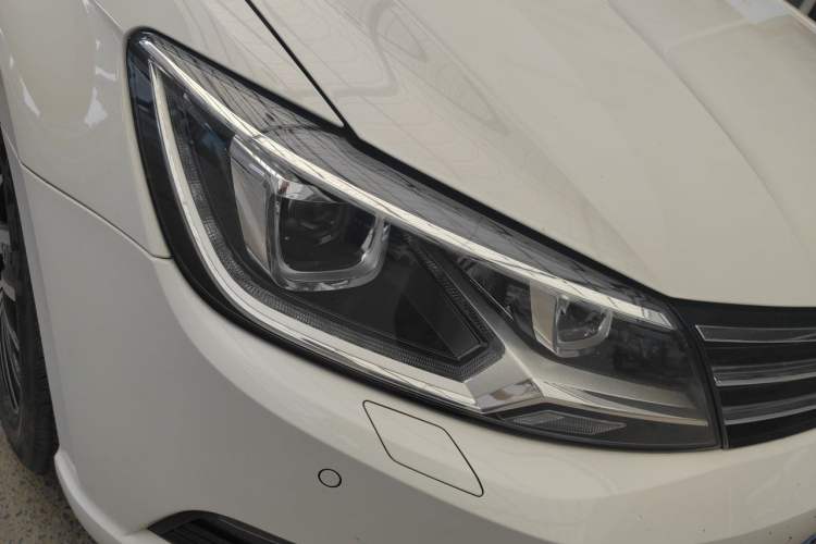 Used Volkswagen Lamando 2018 280TSI DSG Luxury Edition Right Front Headlight