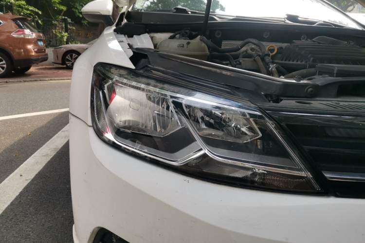 Used Volkswagen Lamando 2018 230TSI Manual Trend Edition Right Front Headlight