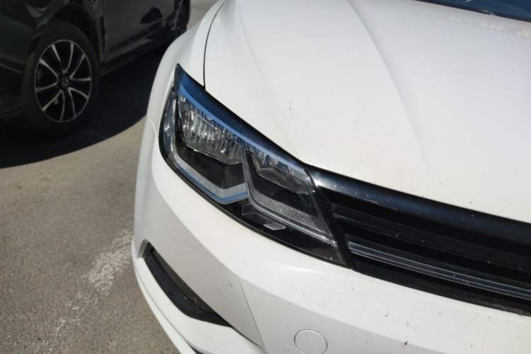 Used Volkswagen Lamando 2018 280TSI DSG Comfort Edition Right Front Headlight
