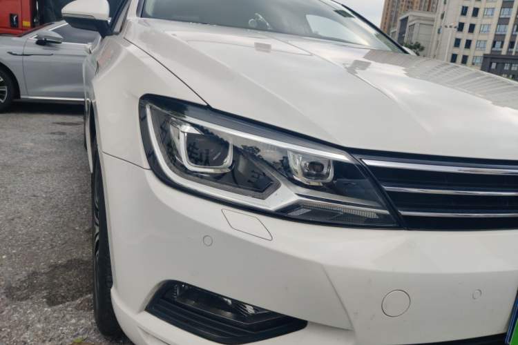 Used Volkswagen Lamando 2018 280TSI DSG Luxury Edition Right Front Headlight