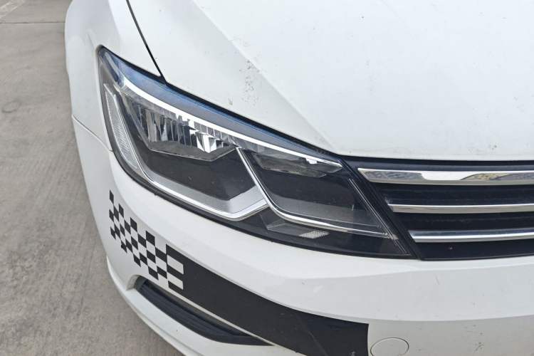 Used Volkswagen Lamando 2018 230TSI Manual Trend Edition Right Front Headlight