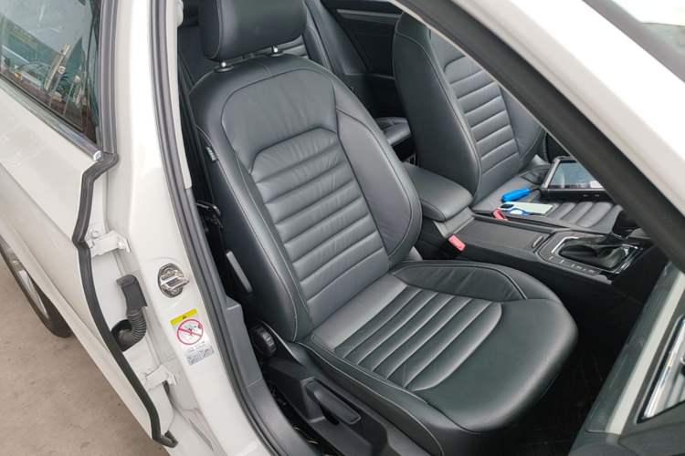 Used Volkswagen Lamando 2018 280TSI DSG Comfort Edition Right Front Seat