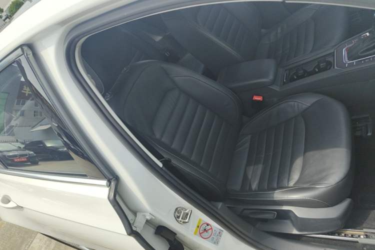 Used Volkswagen Lamando 2018 280TSI DSG Comfort Edition Right Front Seat