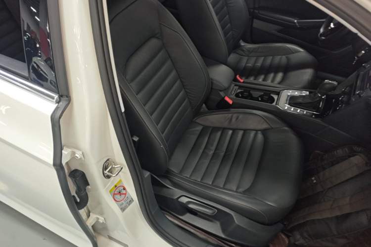 Used Volkswagen Lamando 2018 280TSI DSG Comfort Edition Right Front Seat