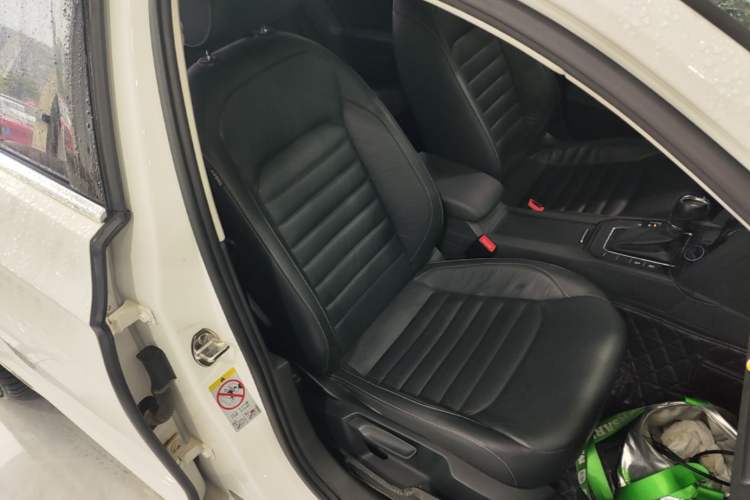 Used Volkswagen Lamando 2018 280TSI DSG Comfort Edition Right Front Seat