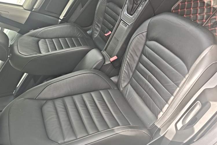 Used Volkswagen Lamando 2018 280TSI DSG Comfort Edition Right Front Seat
