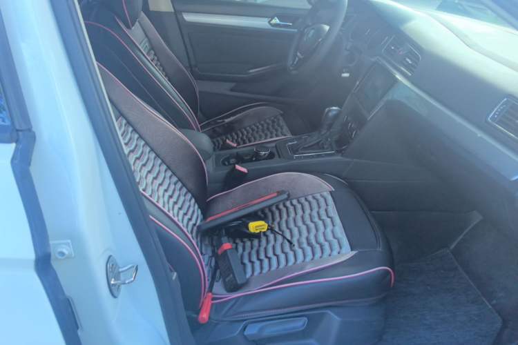 Used Volkswagen Lamando 2018 230TSI DSG Fashion Edition Right Front Seat