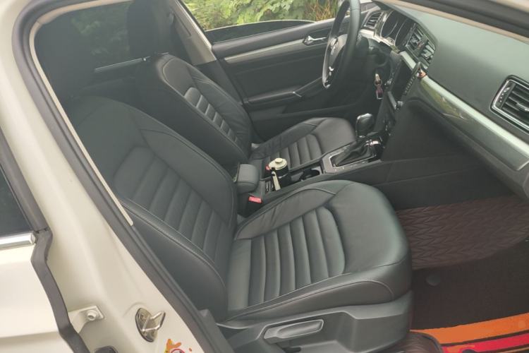 Used Volkswagen Lamando 2018 280TSI DSG Comfort Edition Right Front Seat