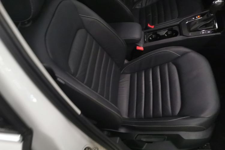 Used Volkswagen Lamando 2018 280TSI DSG Comfort Edition Right Front Seat