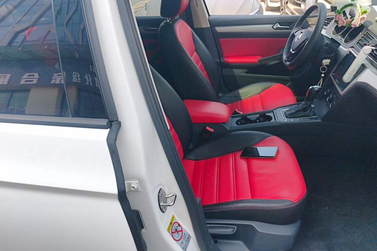 Used Volkswagen Lamando 2018 230TSI DSG Fashion Edition Right Front Seat