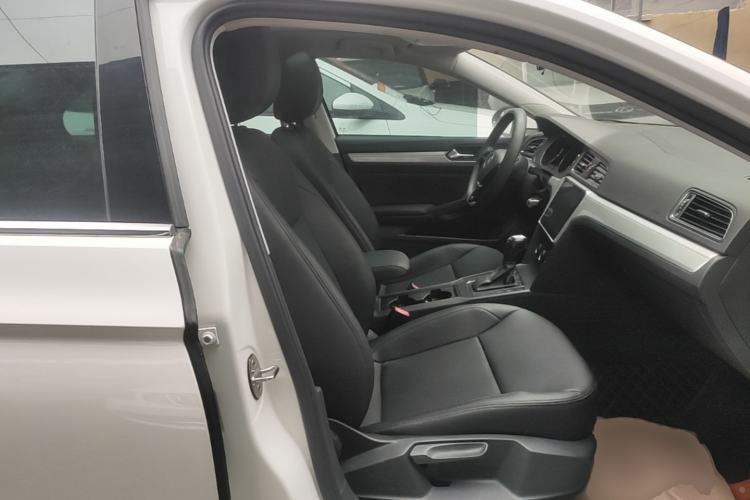 Used Volkswagen Lamando 2018 230TSI DSG Fashion Edition Right Front Seat