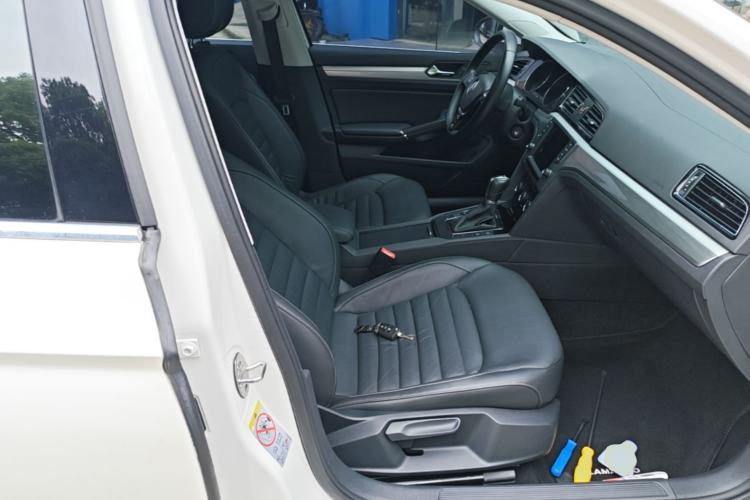 Used Volkswagen Lamando 2018 280TSI DSG Comfort Edition Right Front Seat