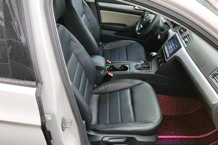 Used Volkswagen Lamando 2018 230TSI DSG Fashion Edition Right Front Seat