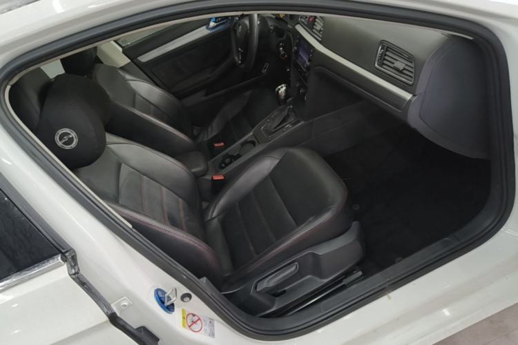 Used Volkswagen Lamando 2018 230TSI DSG Fashion Edition Right Front Seat