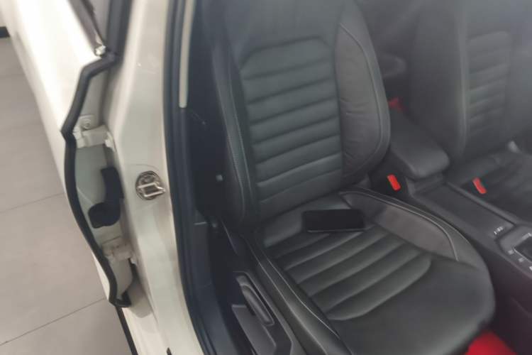 Used Volkswagen Lamando 2018 280TSI DSG Comfort Edition Right Front Seat