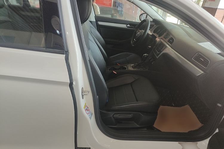 Used Volkswagen Lamando 2018 230TSI DSG Fashion Edition Right Front Seat