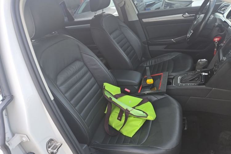 Used Volkswagen Lamando 2018 280TSI DSG Comfort Edition Right Front Seat
