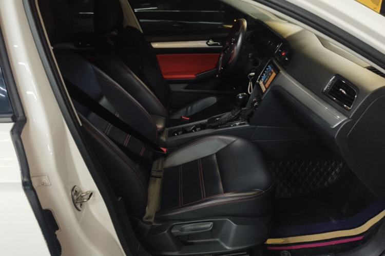 Used Volkswagen Lamando 2018 230TSI DSG Fashion Edition Right Front Seat