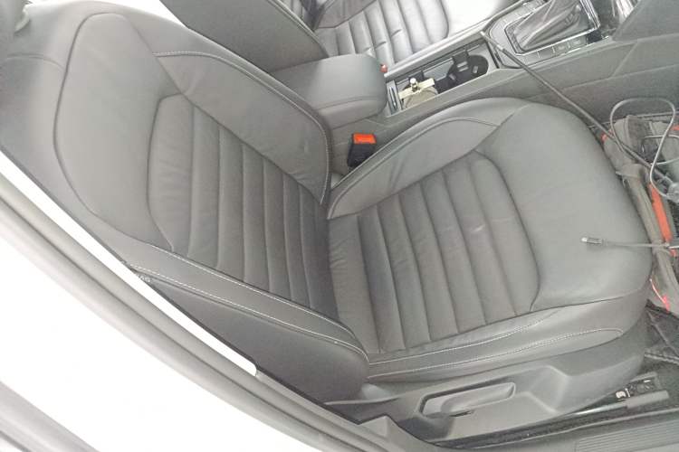 Used Volkswagen Lamando 2018 280TSI DSG Comfort Edition Right Front Seat