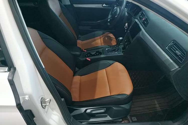 Used Volkswagen Lamando 2018 230TSI DSG Fashion Edition Right Front Seat