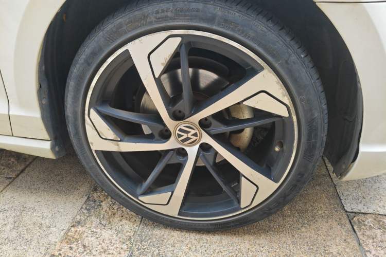 Used Volkswagen Lamando 2018 230TSI DSG Fashion Edition Right Front Wheel Hub