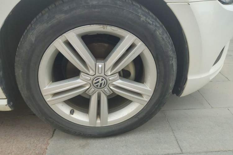 Used Volkswagen Lamando 2018 280TSI DSG Comfort Edition Right Front Wheel Hub