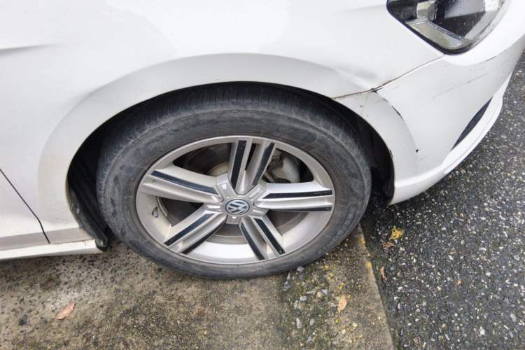 Used Volkswagen Lamando 2018 280TSI DSG Comfort Edition Right Front Wheel Hub