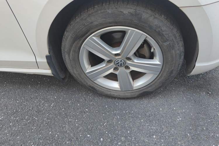 Used Volkswagen Lamando 2018 230TSI DSG Fashion Edition Right Front Wheel Hub