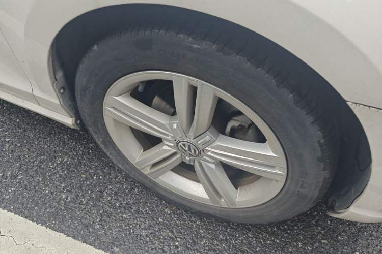 Used Volkswagen Lamando 2018 280TSI DSG Comfort Edition Right Front Wheel Hub