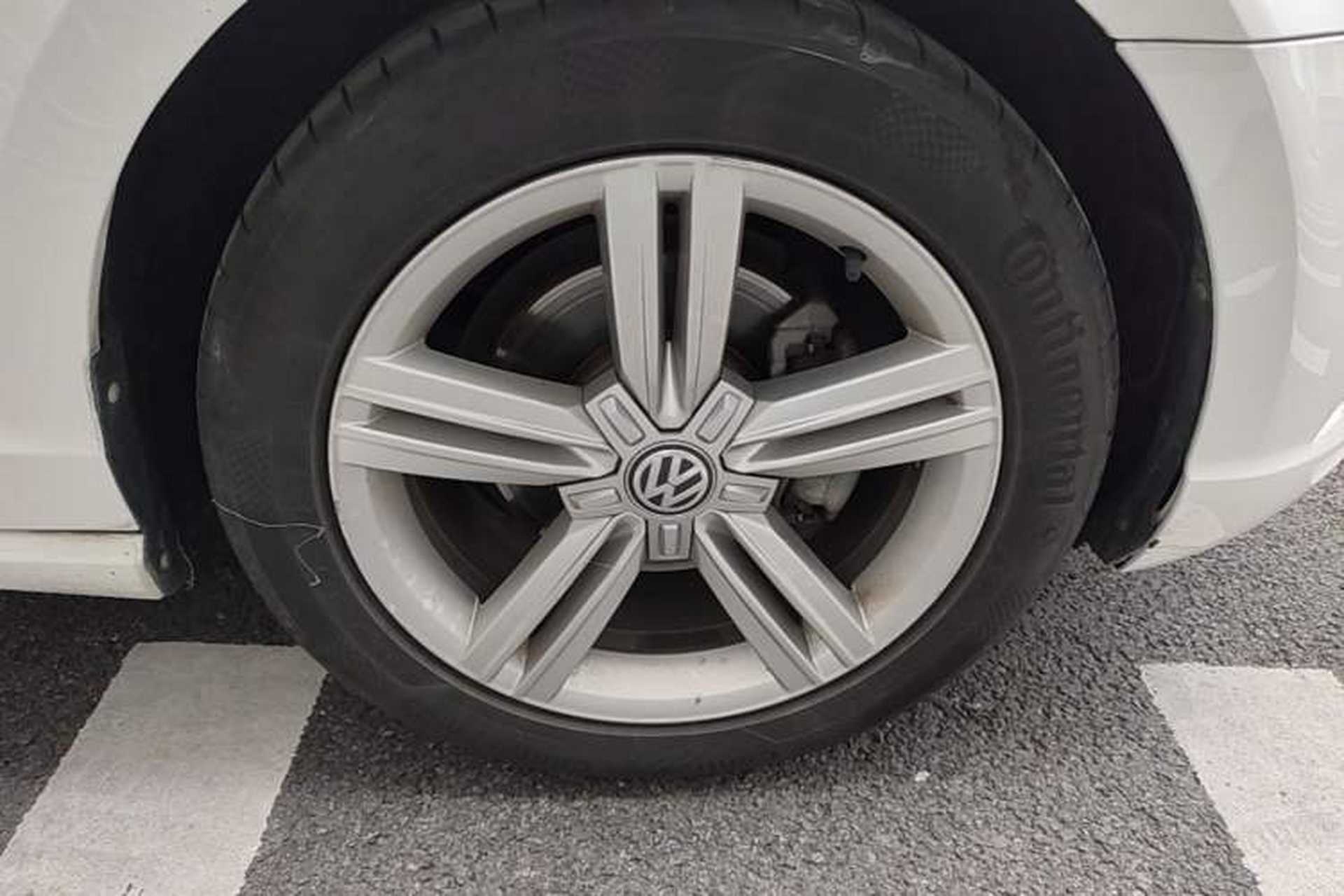 Used Volkswagen Lamando 2018 280TSI Manual Comfort Edition Right Front Wheel Hub