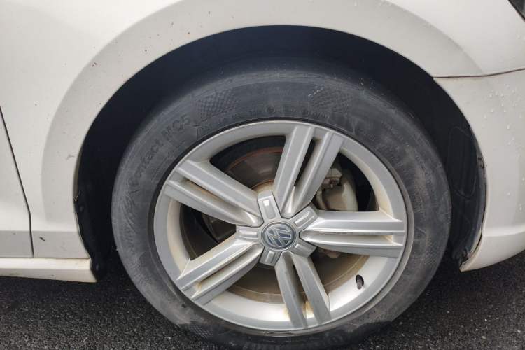 Used Volkswagen Lamando 2018 280TSI DSG Comfort Edition Right Front Wheel Hub