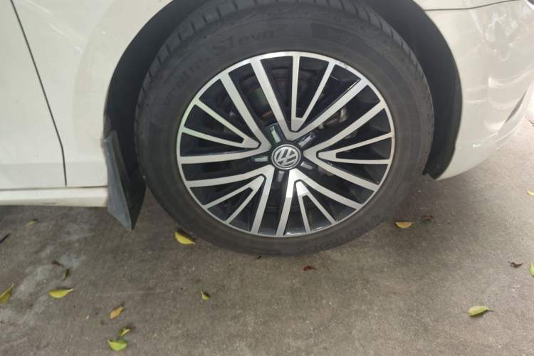 Used Volkswagen Lamando 2018 280TSI DSG Luxury Edition Right Front Wheel Hub