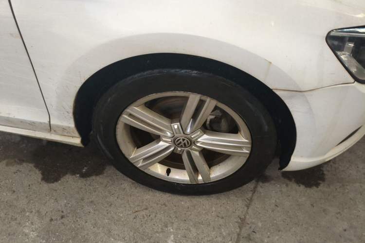 Used Volkswagen Lamando 2018 280TSI DSG Comfort Edition Right Front Wheel Hub
