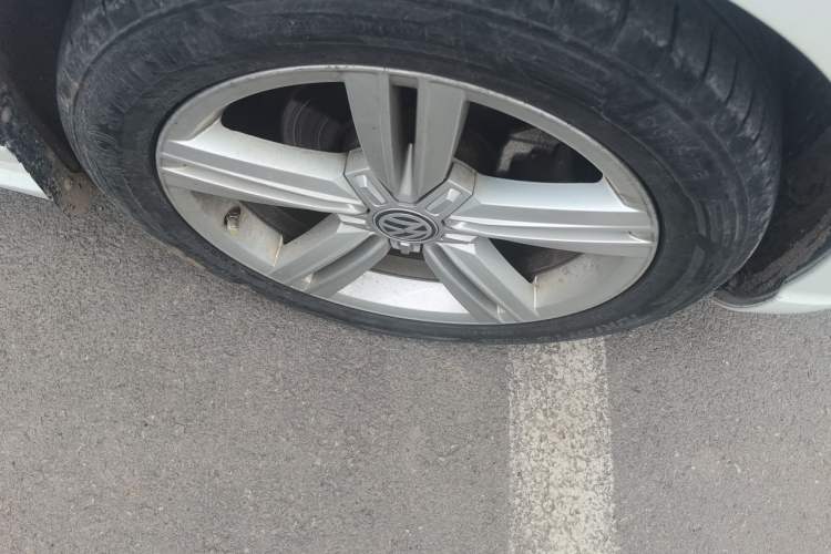 Used Volkswagen Lamando 2018 280TSI DSG Comfort Edition Right Front Wheel Hub