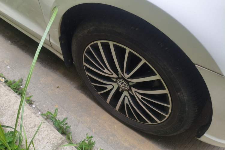 Used Volkswagen Lamando 2018 280TSI DSG Luxury Edition Right Front Wheel Hub