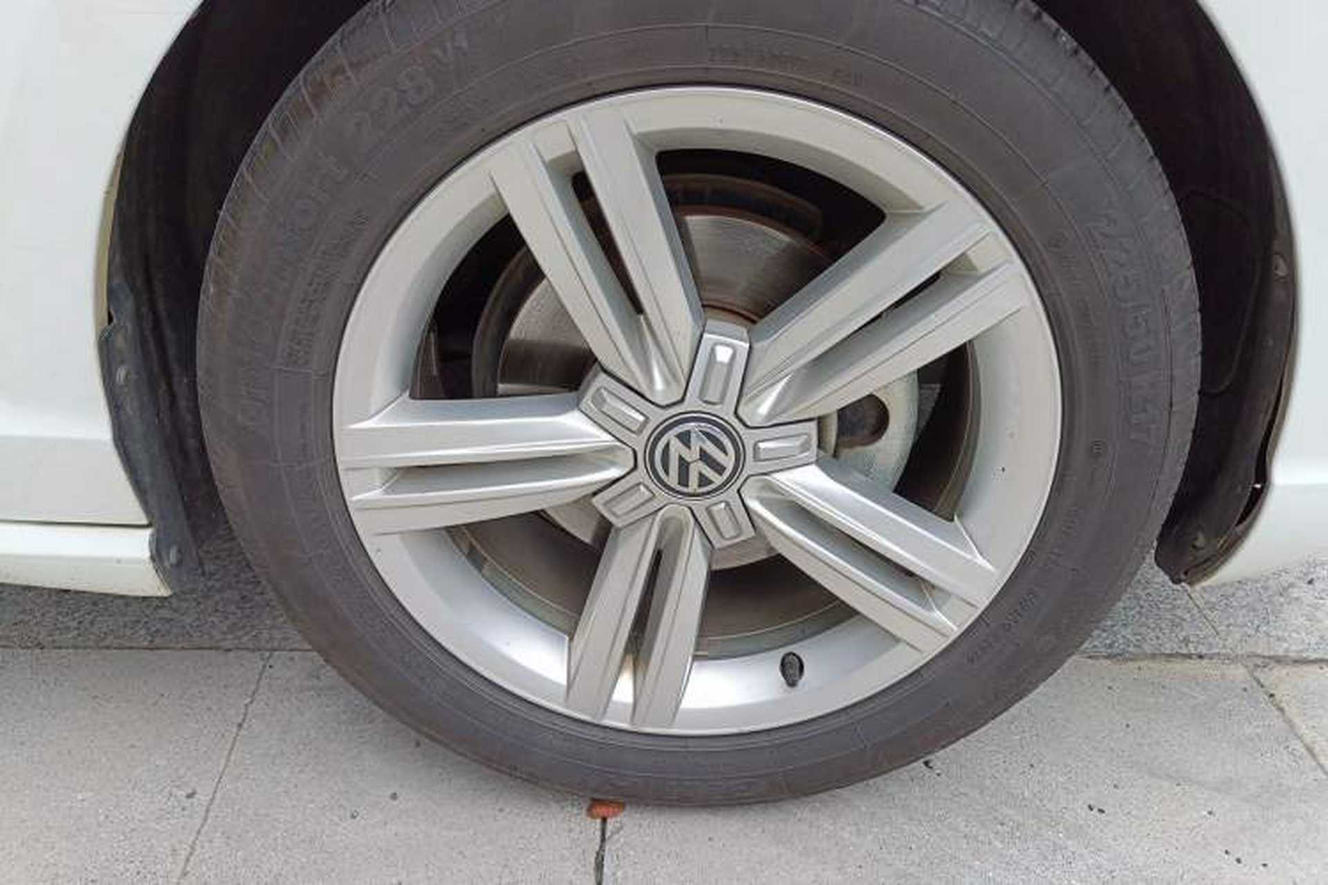 Used Volkswagen Lamando 2018 280TSI DSG Comfort Edition Right Front Wheel Hub