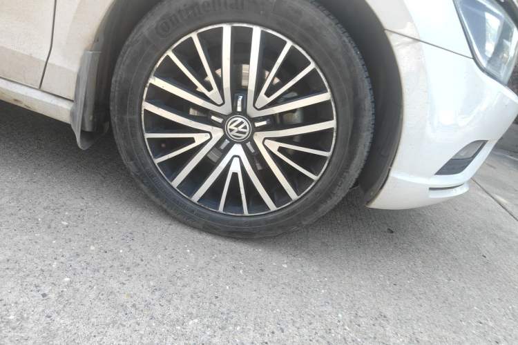 Used Volkswagen Lamando 2018 280TSI DSG Luxury Edition Right Front Wheel Hub