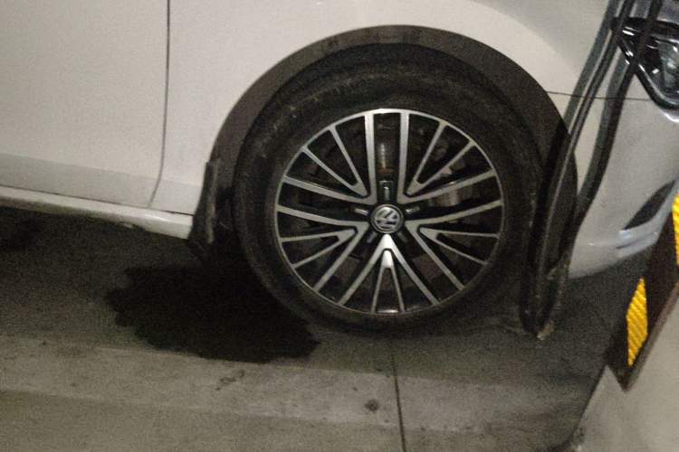Used Volkswagen Lamando 2018 280TSI DSG Luxury Edition Right Front Wheel Hub