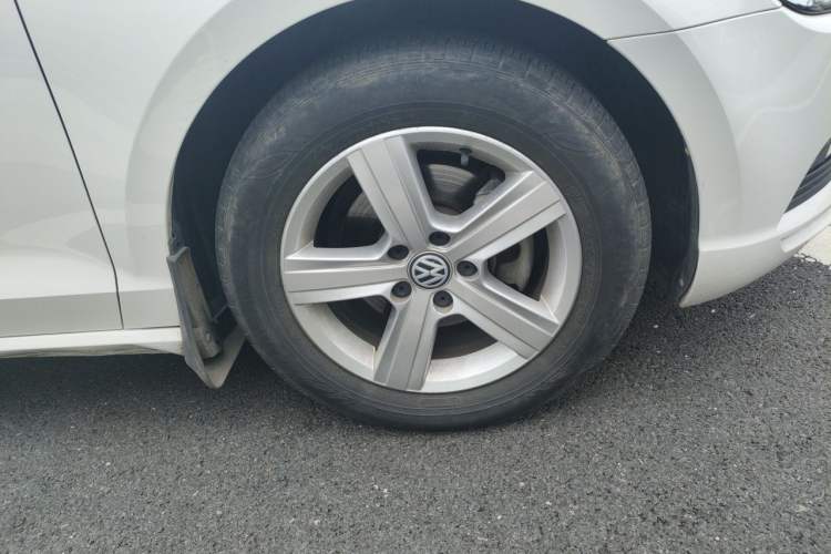 Used Volkswagen Lamando 2018 230TSI DSG Fashion Edition Right Front Wheel Hub