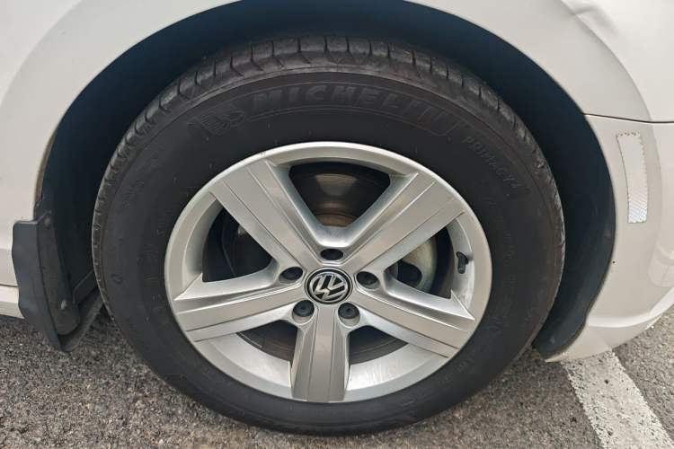 Used Volkswagen Lamando 2018 230TSI DSG Fashion Edition Right Front Wheel Hub